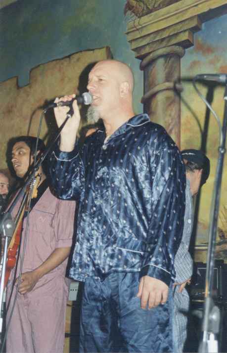 bersuit_gustavo_2.jpg (32586 bytes)